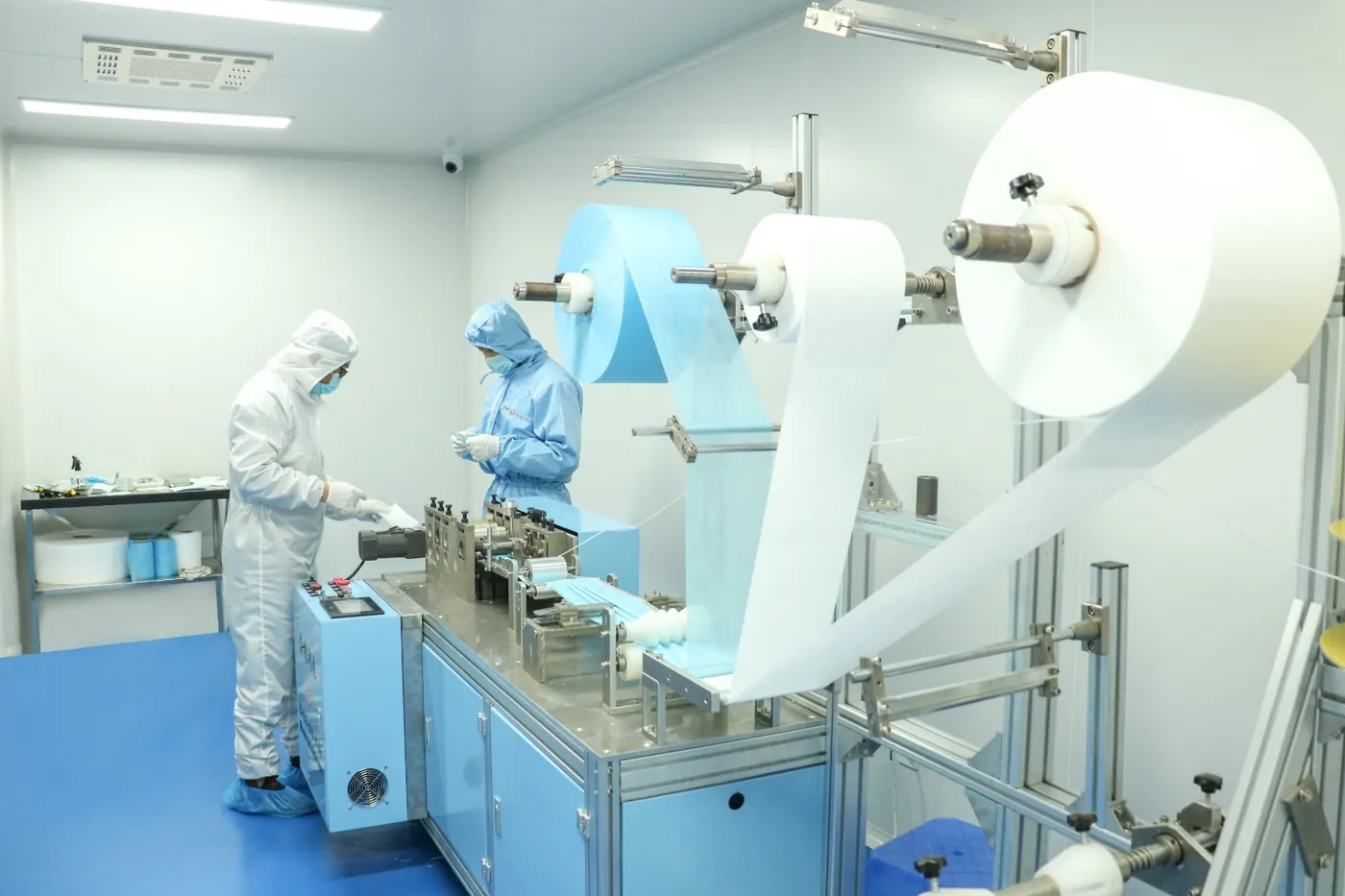 Clean-room production line for medical face masks